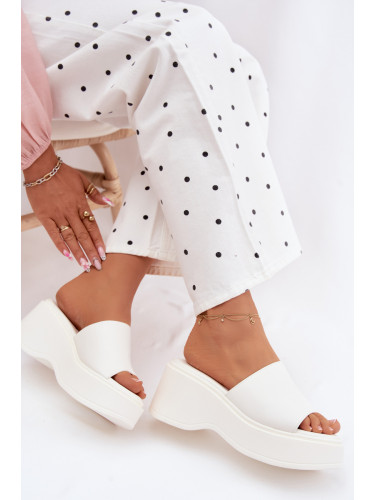 Бели сандали на платформа Virelia