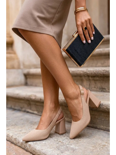 Бежови сандали Elissea с блоков ток