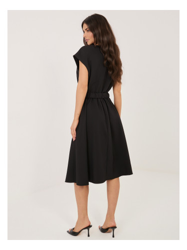 Черна разкроена пола с колан