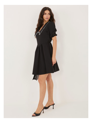 Черна мини рокля с дълги ръкави
