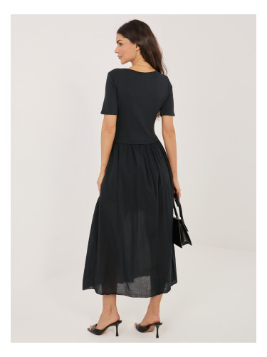 Черна лятна рокля с къс ръкав