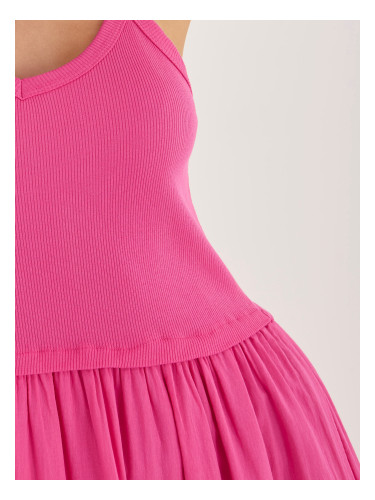 Лятна рокля с презрамки в цвят фуксия