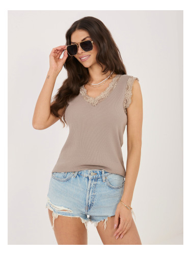 Раиран топ с дантела