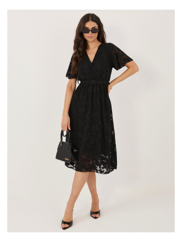 Черна елегантна рокля с колан