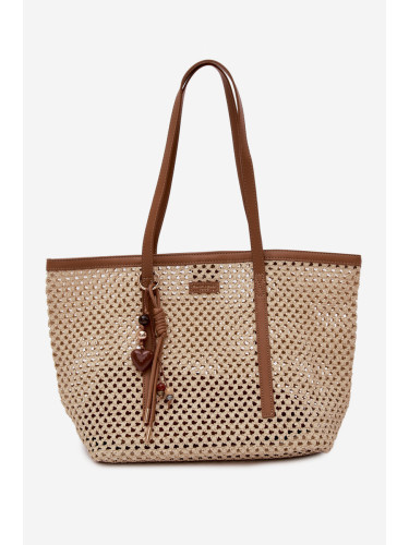 Плетена чанта за пазаруване Flora&Co с висулка, бежова