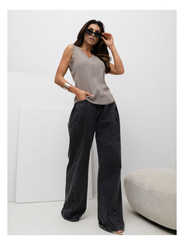 Топ с дантела в тъмно бежово