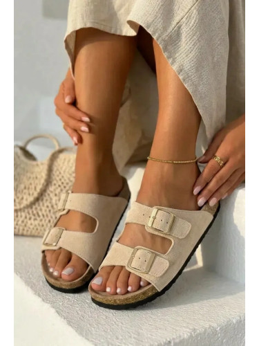 Бежови велурени сандали с коркова подметка