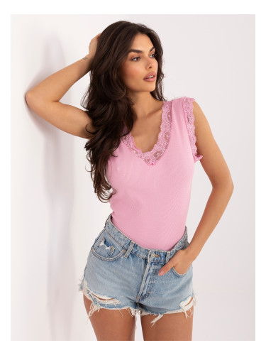 Светлорозов памучен топ с V-образно деколте