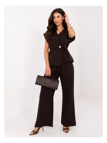Тъмнокафяв дамски костюм с жилетка