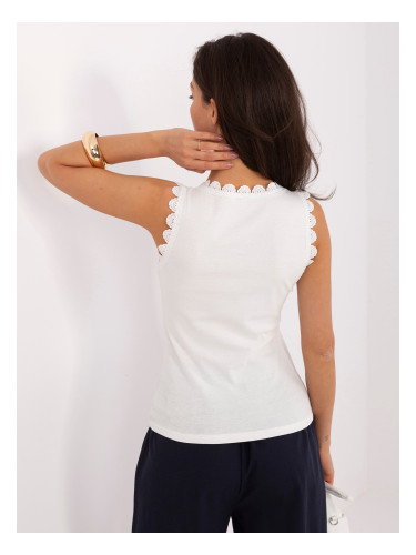 Екрю топ с кръгло деколте на райета