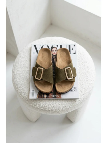 Дамски джапанки от велур и кожа с катарама