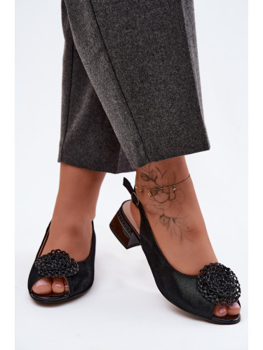 Дамски кожени сандали с токчета и декорации