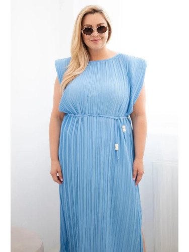 Италианска плисирана рокля Kesi в plus size цвят в синьо