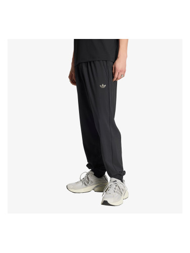 Панталони adidas Tech Trefoil Essentials Track Pant Black L