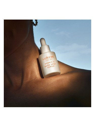 Против петна Серум за озарена кожа LUMENE NORDIC - C [VALO] Dark Spot Serum