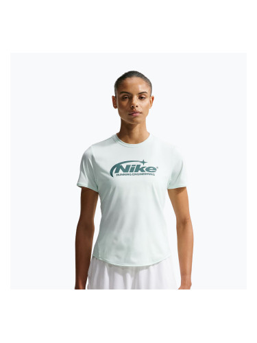 Дамска тениска за бягане Nike Swift Dri-Fit barely green