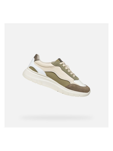Бежови дамски маратонки Geox Plummery