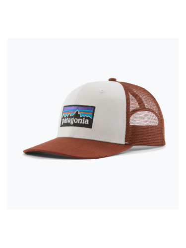 Шапка с козирка Patagonia P-6 Logo Trucker Hat white w/rusty red