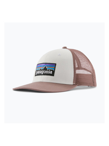 Шапка с козирка Patagonia P-6 Logo Trucker Hat birch white