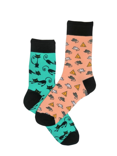 Различни чорапи с котки и мишки