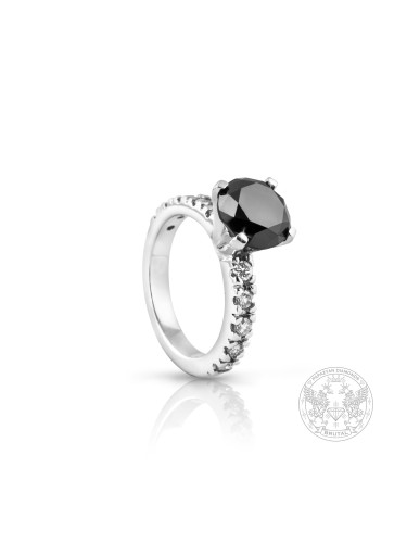 Годежен пръстен с централен черен диамант и странични брилянти BR406