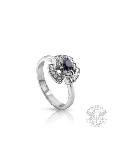 Дамски пръстен с централен черен диамант и странични бели брилянти