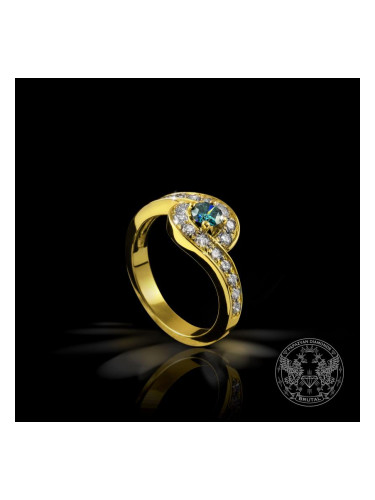Златен пръстен със син сапфир и диаманти