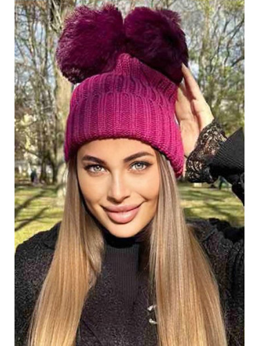 Дамска шапка с два помпона