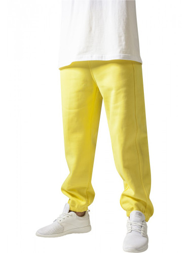 Мъжко изчистено долнище в жълт цвят Urban Classics TB014B