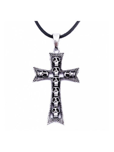 Колие с кръст на черепи