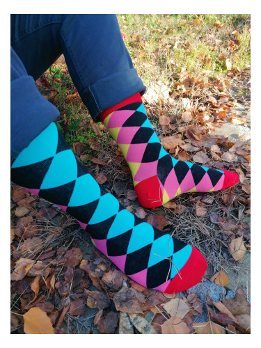 Чорапи с цветни ромбоиди