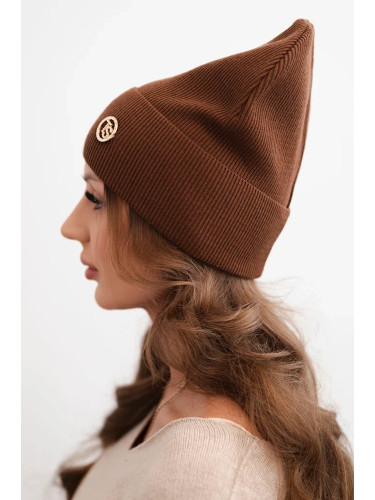Kesi Women's ribbed cap made of modal and viscose with a decorative button light brown