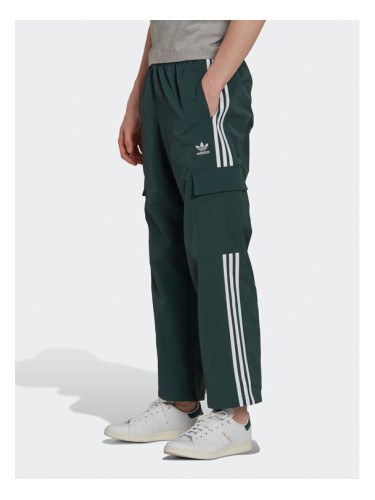 adidas Долнище анцуг adicolor 3 Stripes HN6736 Зелен Relaxed Fit