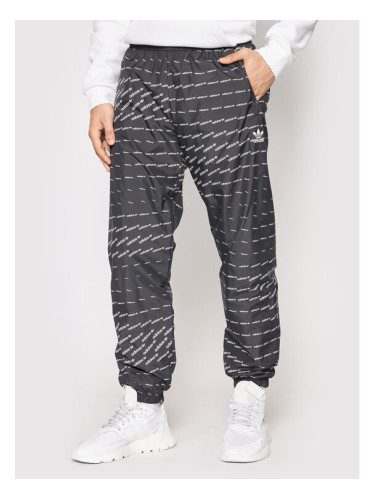 adidas Долнище анцуг Graphics Monogram H13484 Черен Regular Fit