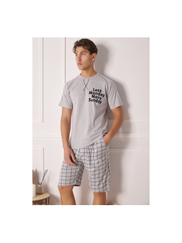Мъжка пижама с къси карирани панталони и букви Сиво