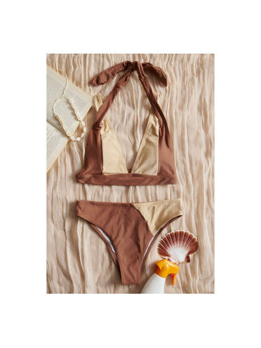 Двуцветен бански с триъгълен топ и бикини бразилиана с висока талия Кафяво