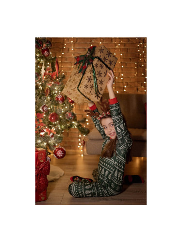 Детска коледна пижама с елхи и снежинки Зелено