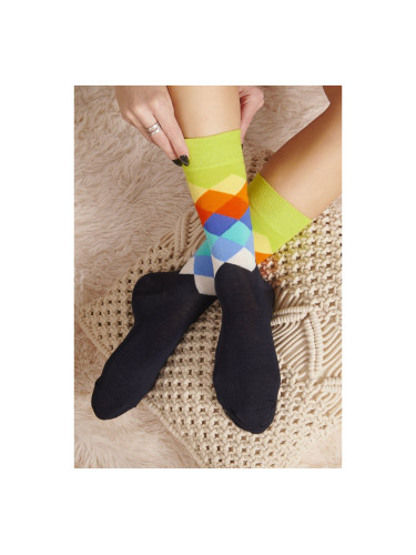 Дамски чорапи с цветни фигури на ромби Цветно