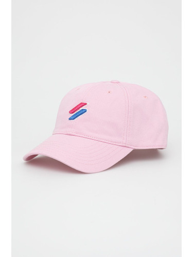 Памучна шапка Superdry в розово с апликация