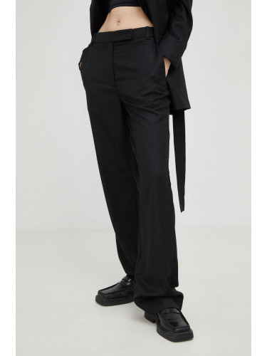 Панталони Bruuns Bazaar в черно със стандартна кройка, с висока талия