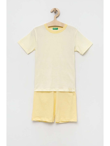 Детска памучна пижама United Colors of Benetton в жълто с изчистен дизайн