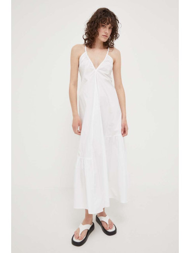 Памучна рокля Herskind в бяло дълъг модел разкроен модел