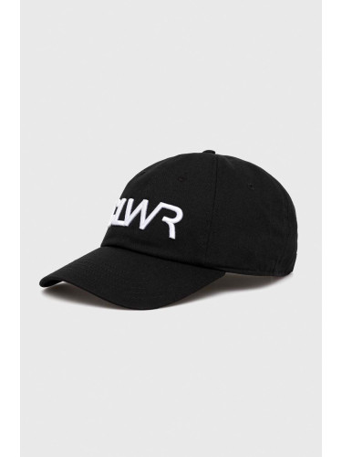 Памучна шапка с козирка Colourwear в черно с апликация
