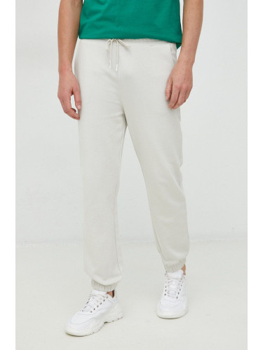 Памучен спортен панталон United Colors of Benetton в сиво с принт