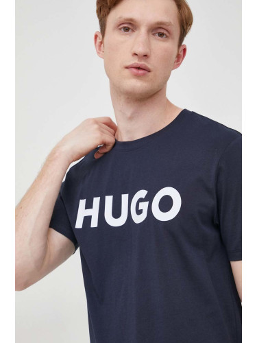 Памучна тениска HUGO в тъмносиньо с принт 50467556