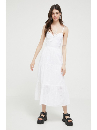 Памучна рокля Hollister Co. в бяло среднодълъг модел разкроен модел