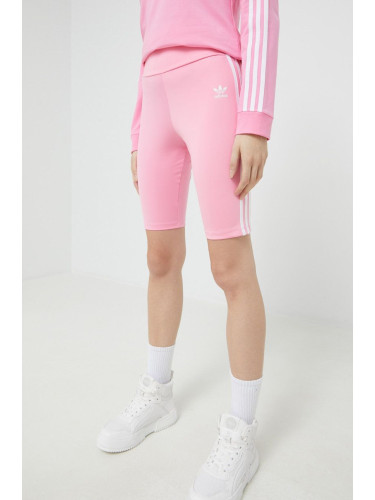 Къси панталони adidas Originals в розово с апликация с висока талия