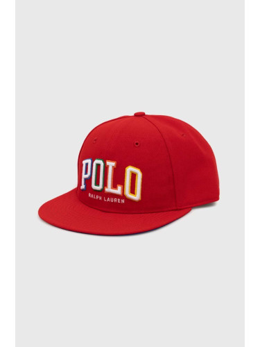 Шапка с козирка Polo Ralph Lauren в червено с апликация