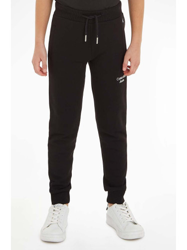 Детски спортен панталон Calvin Klein Jeans в черно меланж на