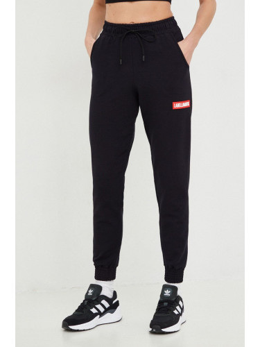 Спортен панталон LaBellaMafia в черно с изчистен дизайн